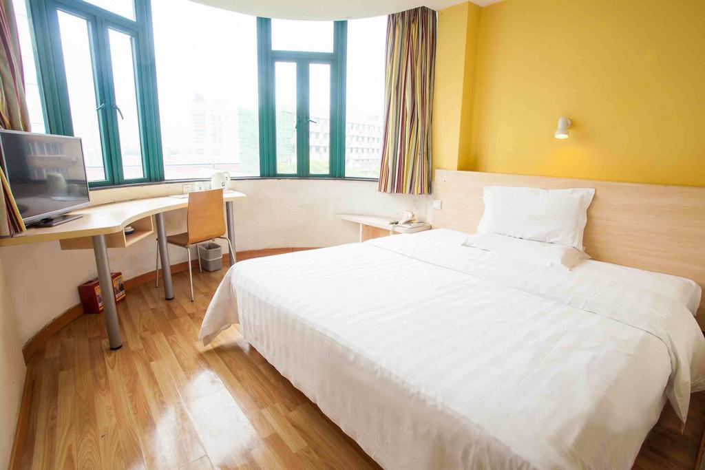 7Days Inn Guangzhou Gangding Longkou XI Road Гуанджоу Стая снимка